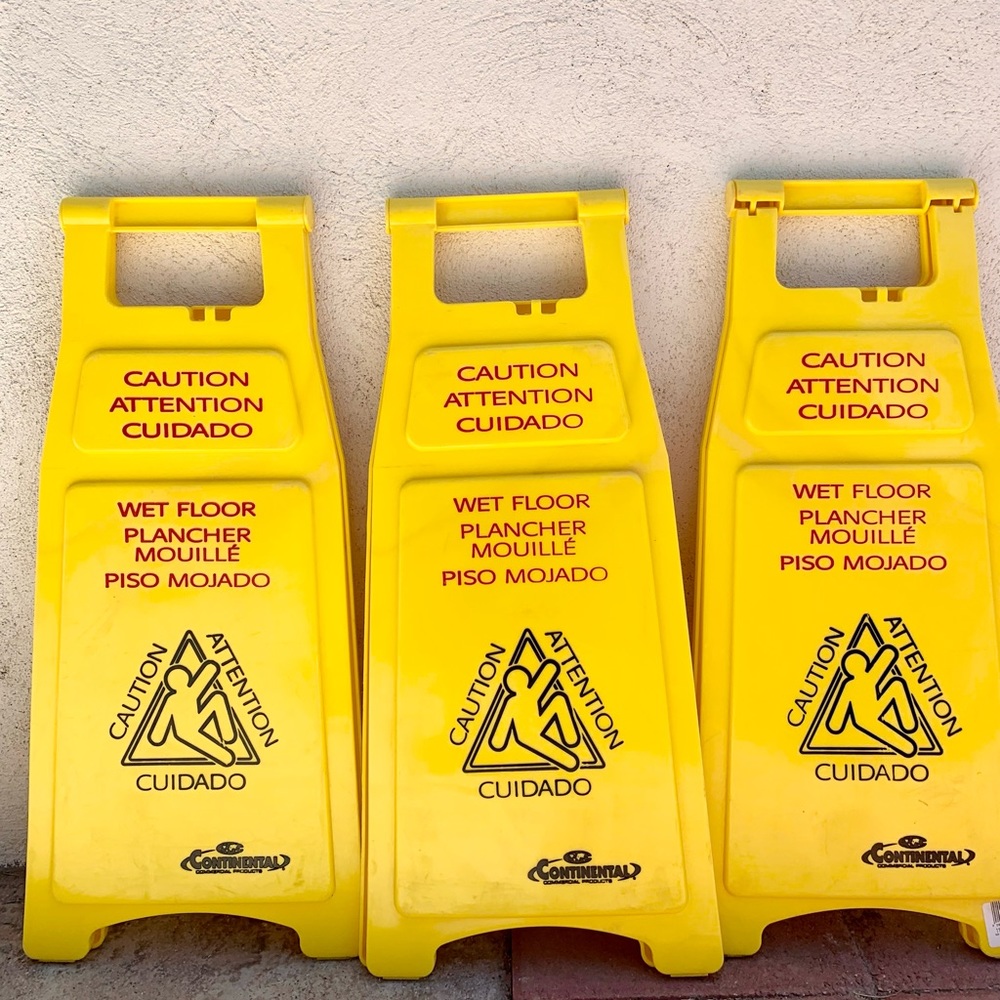 Signs “Wet Floor” - Bundle of 3